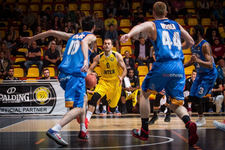 Inter aj Prievidza podľa predpokladov, Komárno víťazne v Leviciach